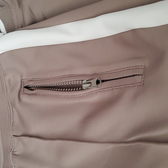 The Set Women's Mocha Cold Shoulder Zip Up Track Short 2 Pc Set XLarge - Picture 8 of 11